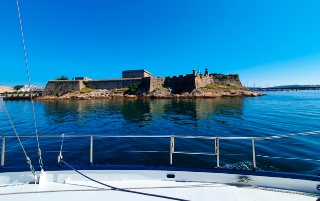 visita guiada coruña: castillos y murallas de mar