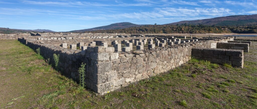 Ruinas romanas de Aquis Querquennis junto al embalse de As Conchas en Bande, Ourense