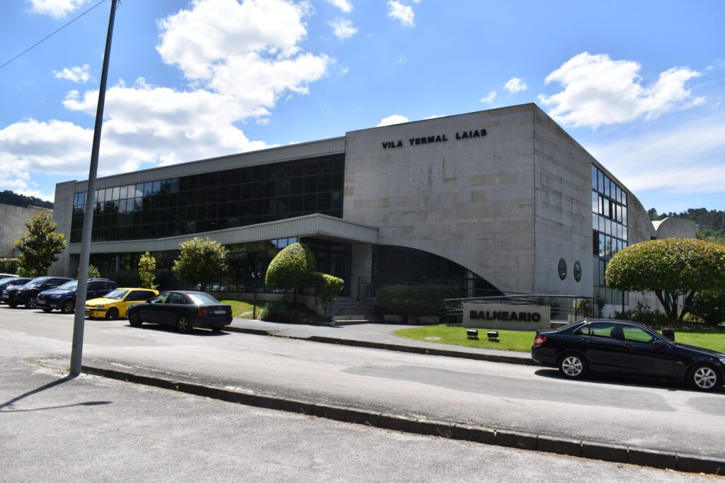 Fachada del Balneario de Laias, Vila Termal Laias, en Cenlle, Ourense