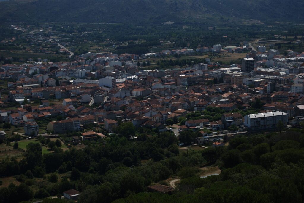 Vista panorámica del casco urbano de Verín desde la Fortaleza de Monterrei
